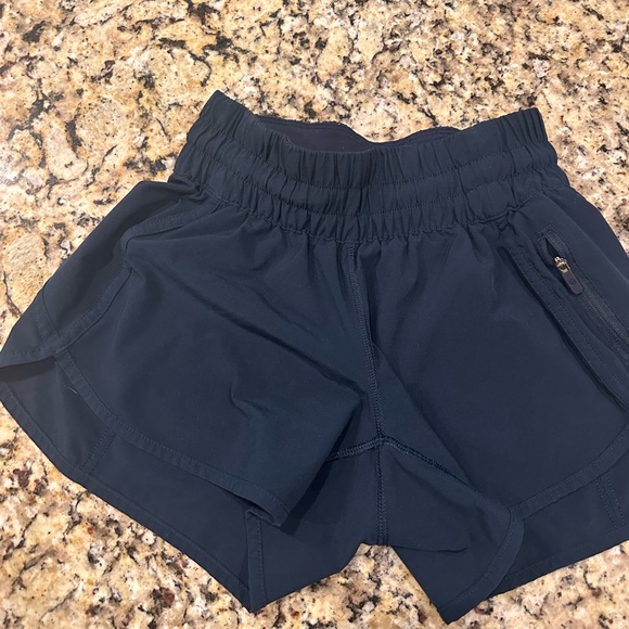 Navy Lulu tracker shorts size 2 - Picture 4 of 9